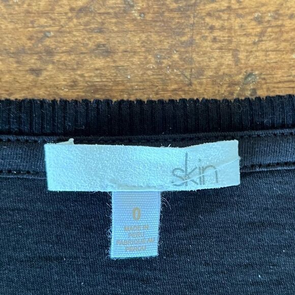 Skin Easy V Neck Tee 0 - Picture 2 of 6